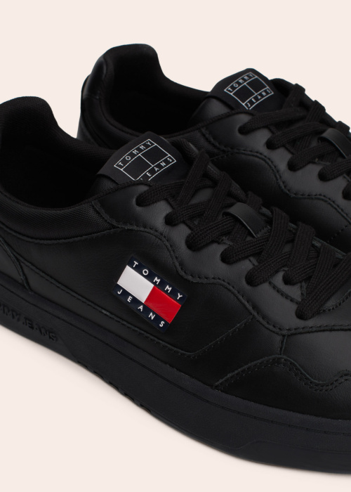 Tommy Hilfiger kedas