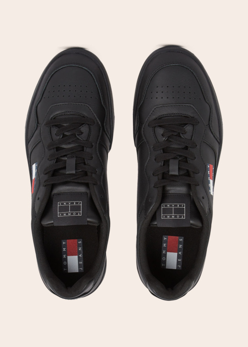 Tommy Hilfiger kedas