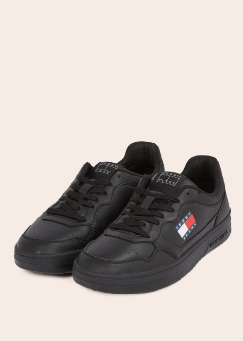 Tommy Hilfiger kedas