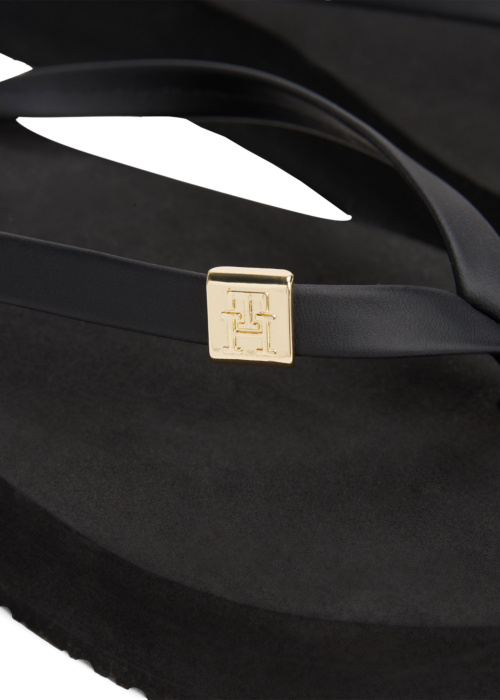 Tommy Hilfiger iešļūcenes