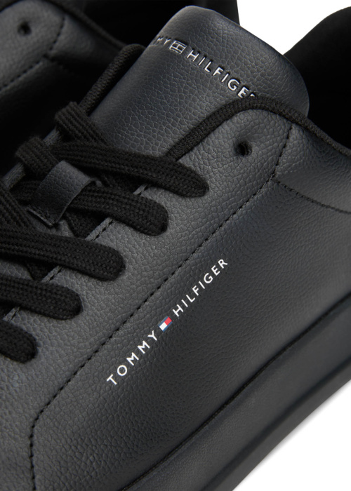 Tommy Hilfiger kedas