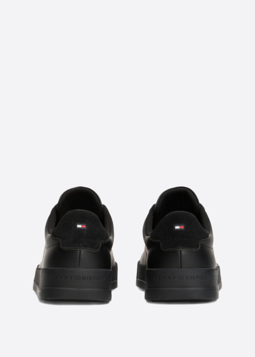 Tommy Hilfiger kedas