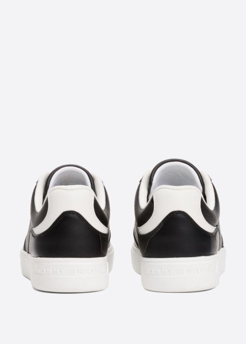 Tommy Hilfiger kedas