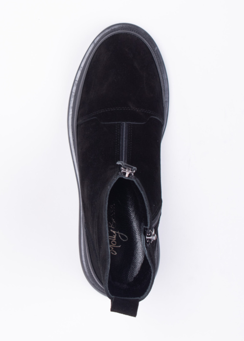 Molly Bessa puszābaki