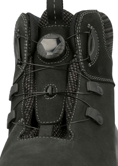 Kuoma ziemas zābaki Maasto