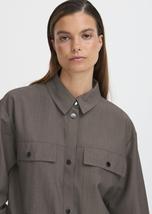 b.young blūze Danta