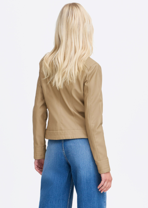 b.young Īsā jaka Acom