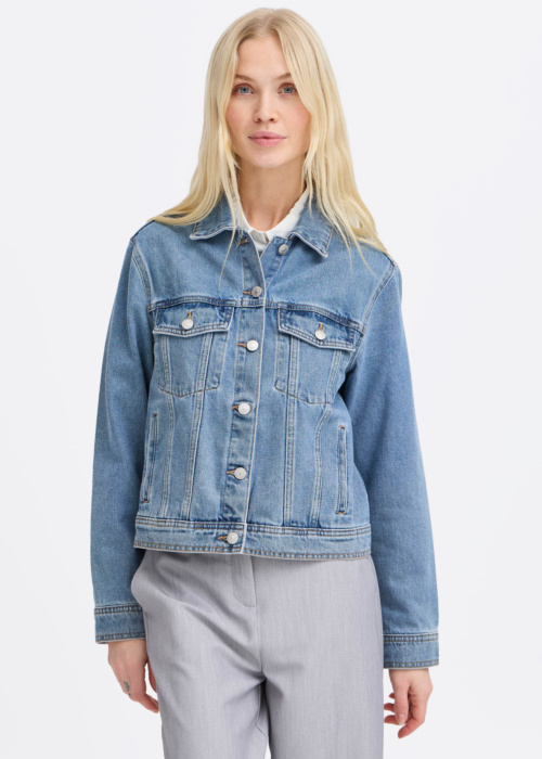 b.young Īsā jaka Kerina