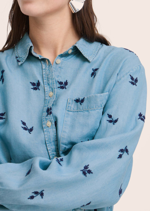 b.young blūze Kosmo