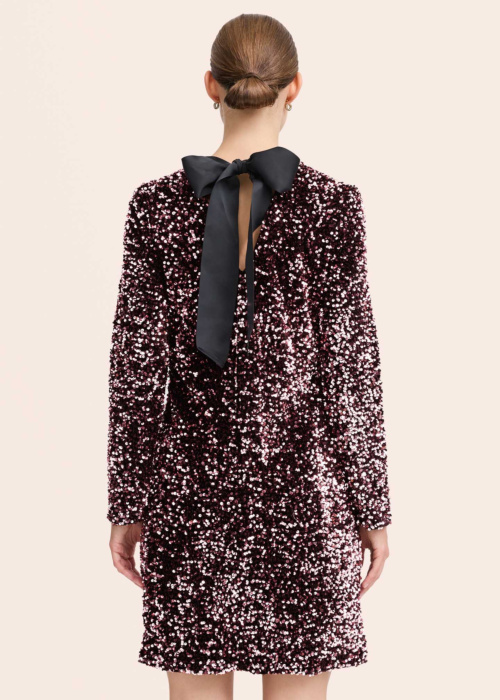 b.young kleita Paillet