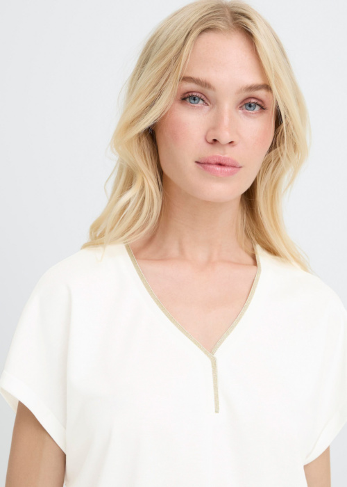 b.young blūze Pareesa