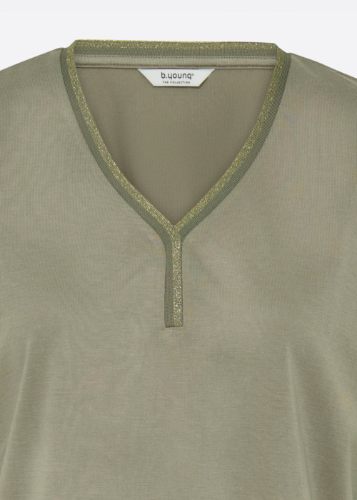 b.young blūze Pareesa