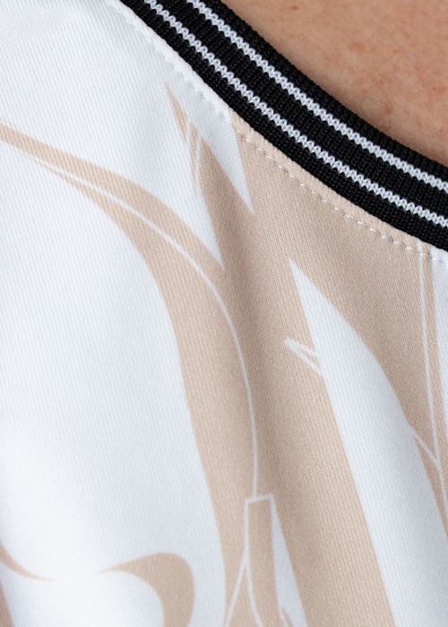 Топ Aakkola Luhta