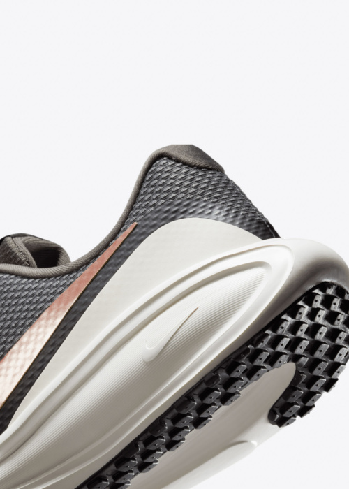 Nike apavi skriešanai W Revolution 8