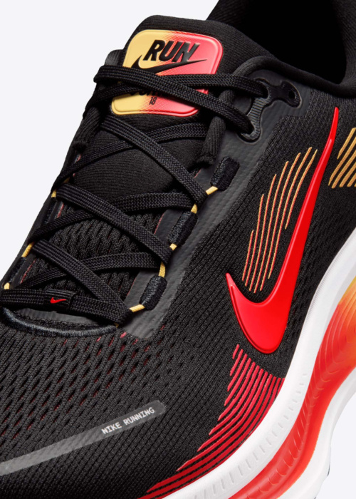 Беговые кроссовки Vomero 18 Nike