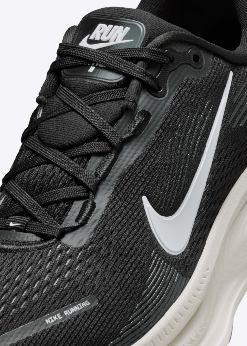 Беговые кроссовки Vomero 18 Nike