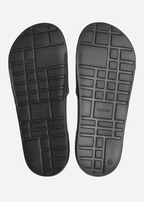 Calvin Klein baseina iešļūcenes