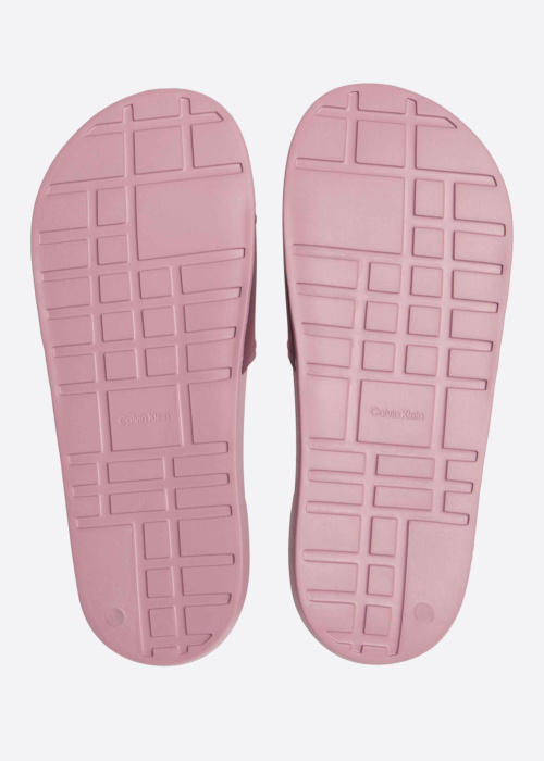 Calvin Klein baseina iešļūcenes