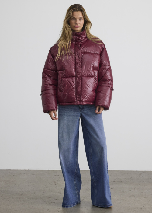 Noisy May Ziemas virsjaka Allie