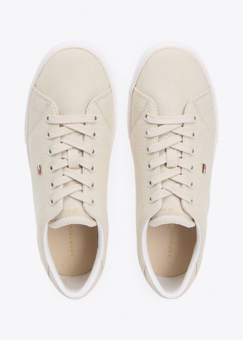 Tommy Hilfiger kedas