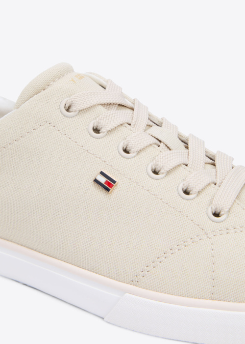 Tommy Hilfiger kedas