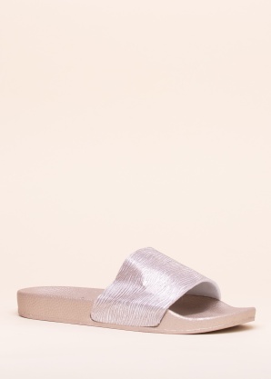 Best Buy baseina iešļūcenes