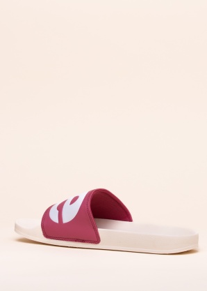 Levi's baseina iešļūcenes June L O