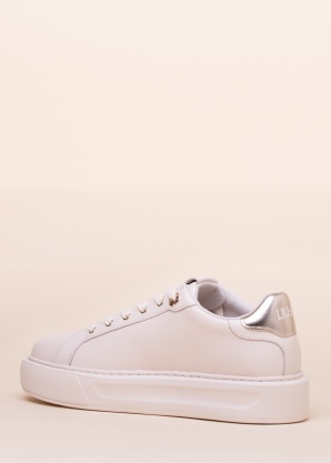 Liu-Jo kedas Kylie 10