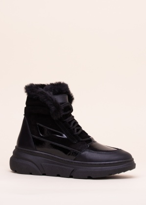 Molly Bessa puszābaki