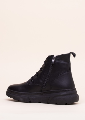 Molly Bessa puszābaki