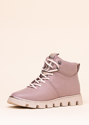 Molly Bessa puszābaki