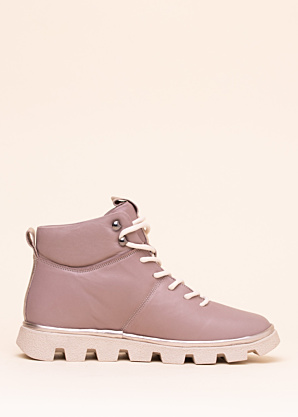 Molly Bessa puszābaki