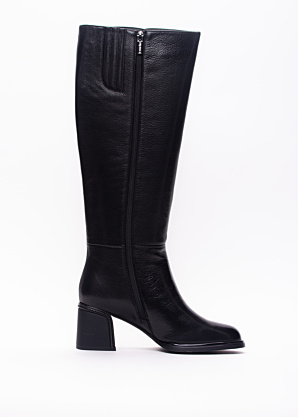 Loretta Vitale zābaki