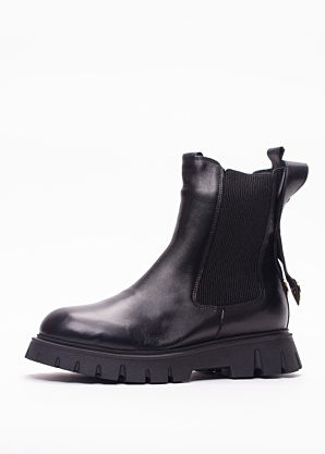 Molly Bessa puszābaki