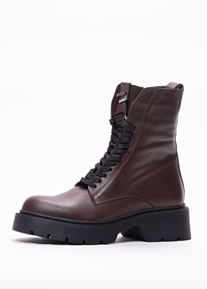 Molly Bessa puszābaki