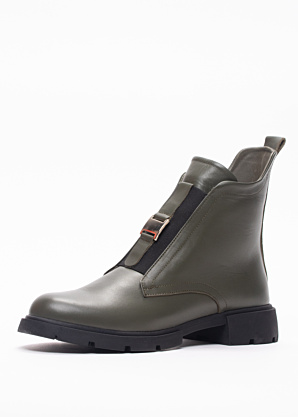 Molly Bessa puszābaki