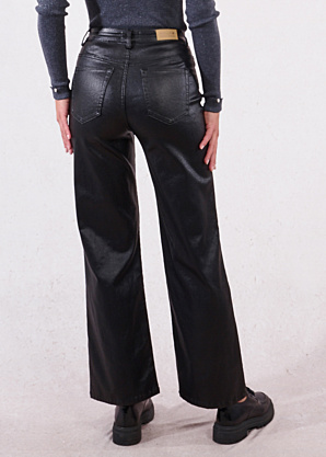 Molly Bracken bikses