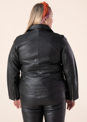 Vila Evoked Īsā jaka Junona