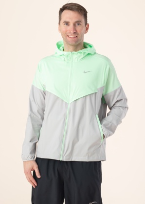 Nike jaka skriešanai