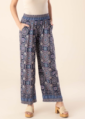 Molly Bracken bikses