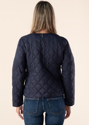 Only pavasara-rudens virsjaka Valentina