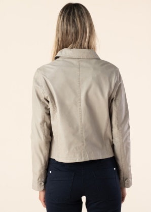 Saki Ādas jaka Thea