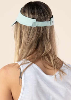 Luhta cepure ar nagu Naumola