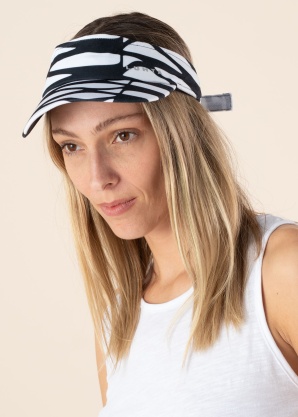 Luhta cepure ar nagu Naapala