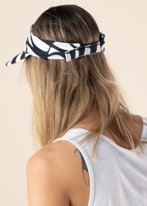 Luhta cepure ar nagu Naapala