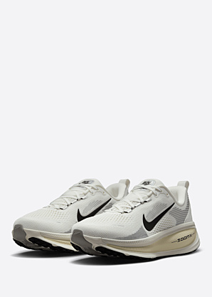 Беговые кроссовки Vomero 18 Nike