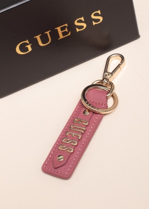 Guess atslēgu piekariņš dāvanu kastītē
