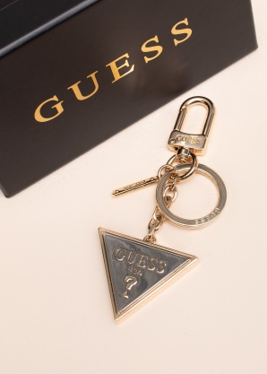 Guess atslēgu piekariņš dāvanu kastītē
