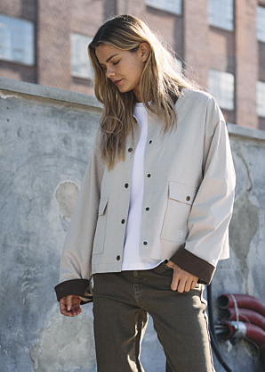 Noisy May pavasara-rudens virsjaka Nora