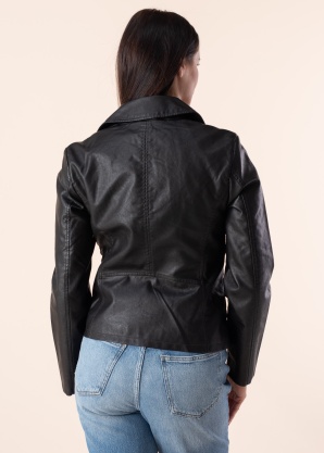 Only Īsā jaka Newmelisa